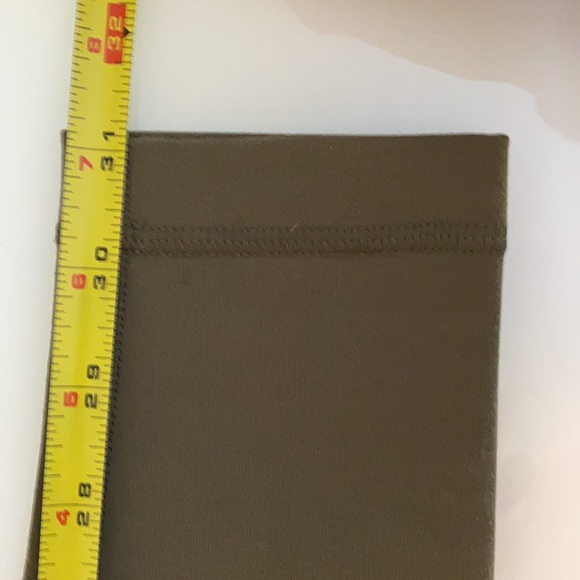 Lululemon size 4 olive pants - Picture 5 of 5